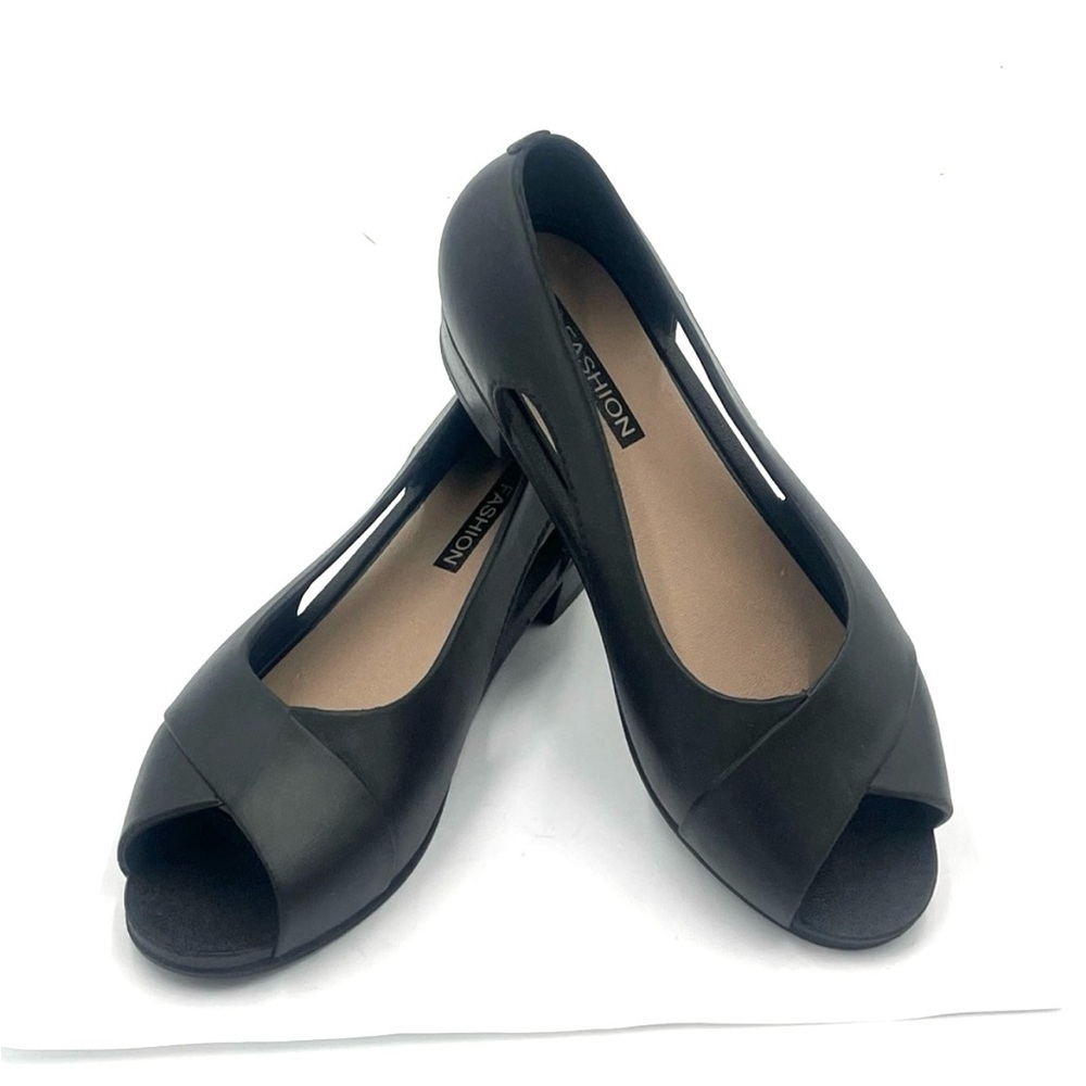 NIB Fashion Black Leather Slip On Shoes Size 6.5